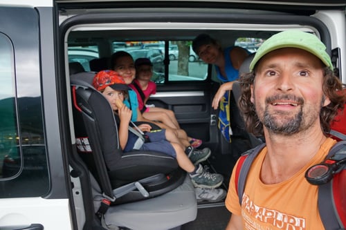 Alle sind zurück im Auto.