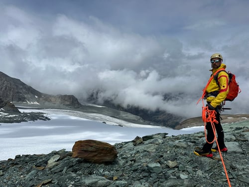 Dominik auf dem stark zurückgehenden Allalingletscher.