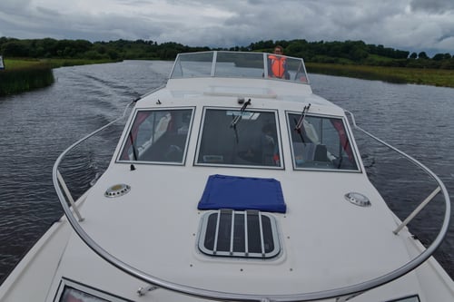 Zweiter Offizier am Steuer.