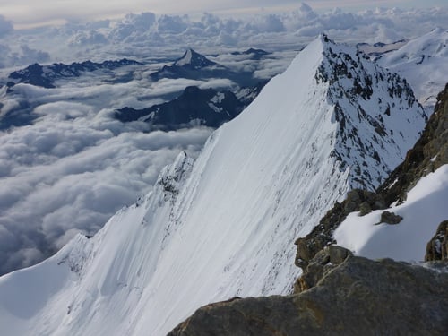 Die beeindruckende Nordwand der Lenzspitze (4'294m)