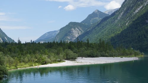 Tanja und die Kinder Baden bereits im Königssee (links unten).