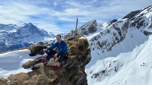 2023/03: Am Gipfel des Bandspitz mit Panoramablick auf die Grosse Scheidegg mit Umgebung (CH/BE)
