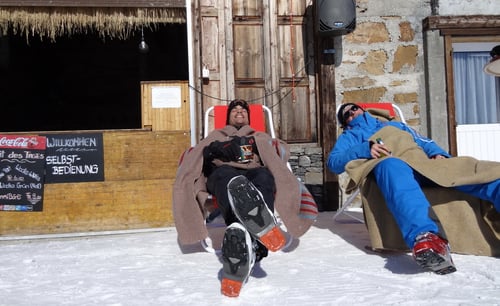 Relaxen an der Schneebar