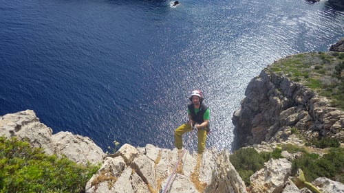 Auf zu neuen Taten: Abseilen am Cap Creu.