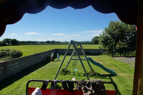 Blick aus unserem Planwagen am Übernachtungsplatz Grangebeg