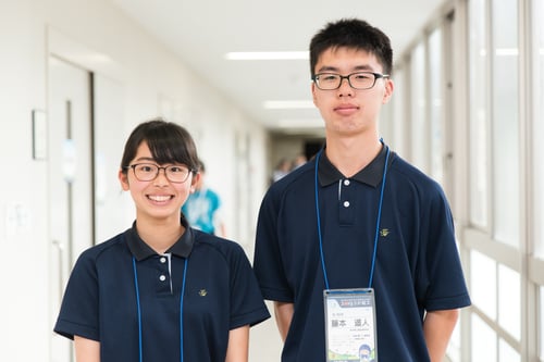 左から　阿南咲花さん(2年)、藤本遥人くん(2年)