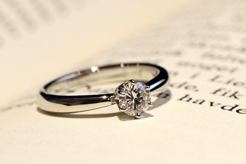 リフォーム後のリング完成写真、プラチナ900・ダイヤモンド・6本爪枠・光沢仕上げ