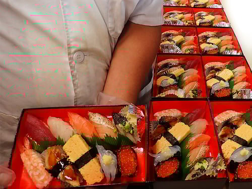 港区三田　ランチ　寿司　出前