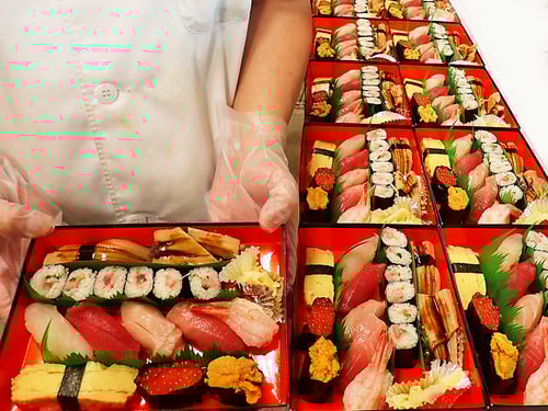 日本橋室町　黒酢の寿司京山