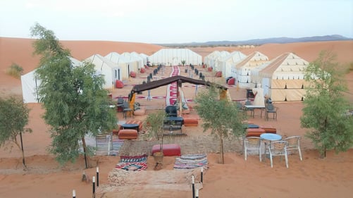 宿泊予定のテント（トイレ、シャワー付き）