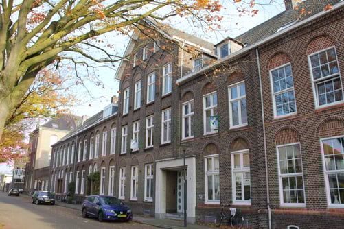 Frans Douvenstraat 9-11 Roermond huisvesting personeel atelier Cuypers Stoltzenberg rijksmonument en gemeentelijk monument