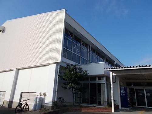 四日市市障害者体育センター正面玄関