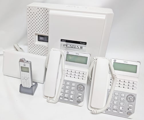 新品・限定４セット！  置型２台とPHS１台  SAXA　最新型番★主装置  PT3000Std-R　４３万円