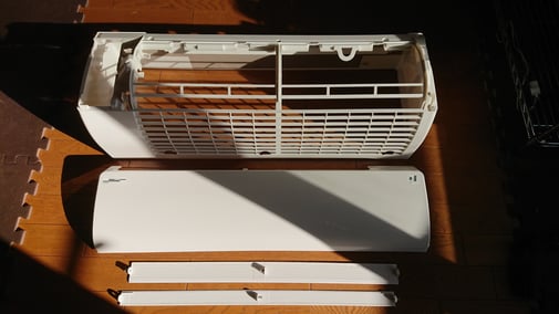 エアコン掃除　カバー掃除後