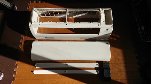 エアコン掃除　分解写真