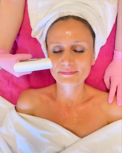 Radiofrequenz-schmerzloses-Lifting-institut-andrea-eiler-linz-leonding