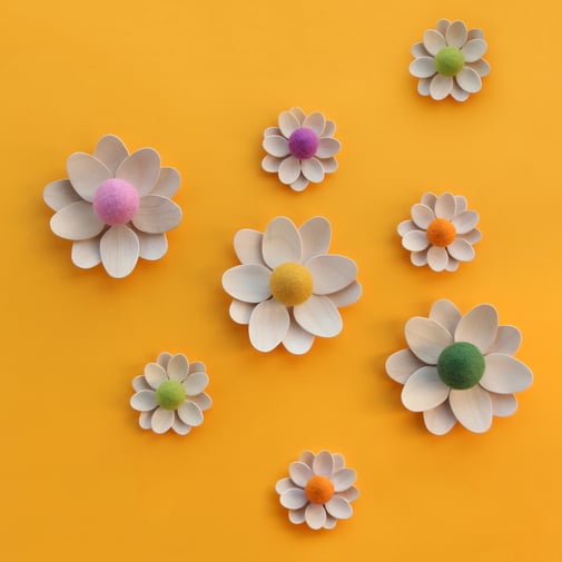 velika noč pomlad ostern easter decoration dekoration ostereier blumen aus holz löffel 