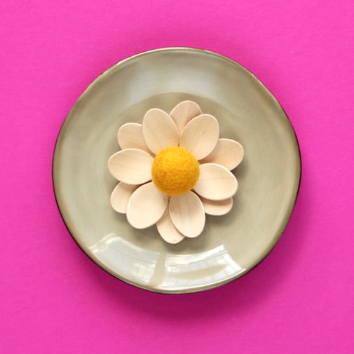 velika noč pomlad ostern easter decoration dekoration ostereier blumen aus holz löffel 