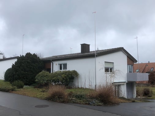 Bis zum Dachgiebel rund 7 Meter höher geplant als das ursprüngliche Gebäude (Bild: buebikernews)