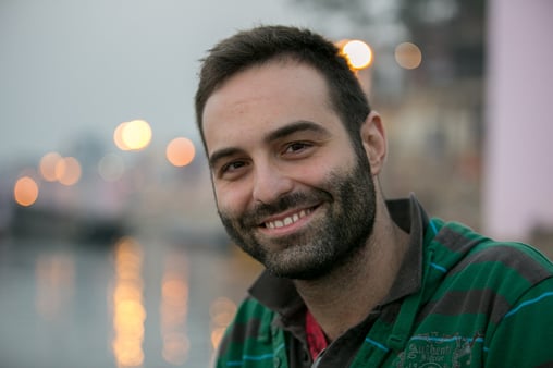 Con carita de sueño