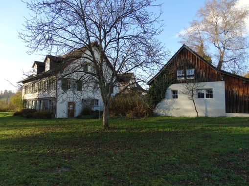 Das alte Pfarrhaus stand im Fokus des Abstimmungswochenendes (Bild: buebikernews)