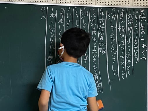 アイディアを板書中