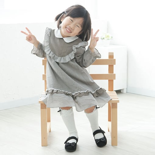 普段着のお子さまの写真