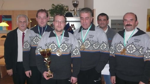 v.l. Stadtrat Willi Hauser, Kai Schindlinger, Oliver Nestlehner, Herbert Siller, SV Forelle Steyr Stocksport Obmann Udo Derfler und Christian Eßl