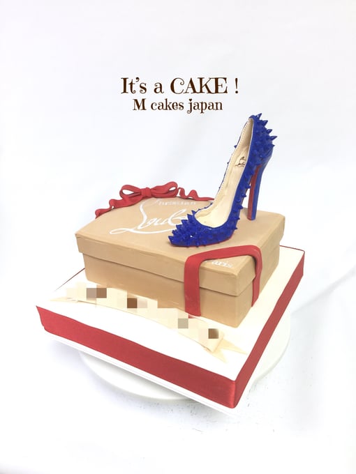 Blue Sugar High-Heels and shoes box Cake🎀 It's all handmade and all edible Homemade Fondant cake！ #blueheels #highheels #sugarheels #allhandmade #handdrawing #shoecake #fashion #fashioncake #louboutincake #ルブタンケーキ #ブルーハイヒール #ハイヒール #ファッション #かっこいい女性 #シュガーヒー