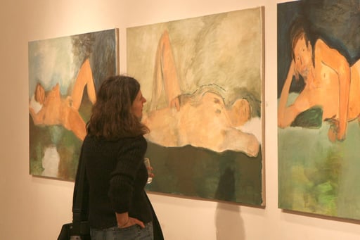 Nahe an die Bilder heran trauten sich nur Kolleginnen ...