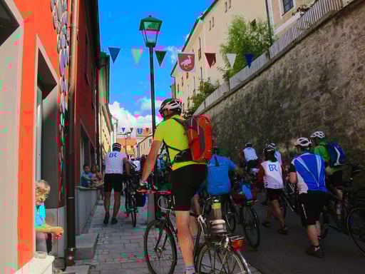 ein letzter steiler Berg bis zum Ziel am Stadtplatz