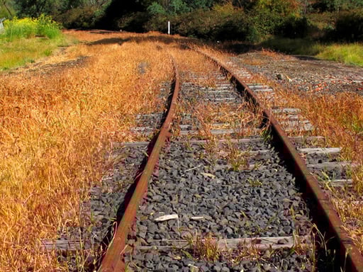 die Gleise vom Hochofen hinunter zum River Derwent