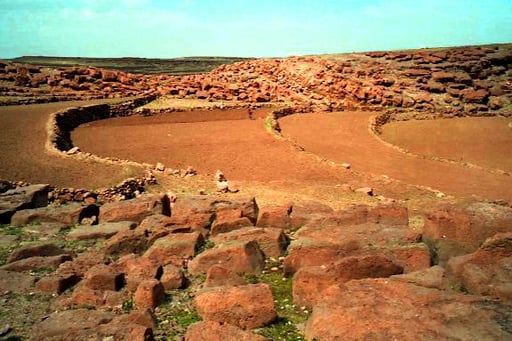 ein neu angelegtes Terrassenfeld in den jemetischen Bergen
