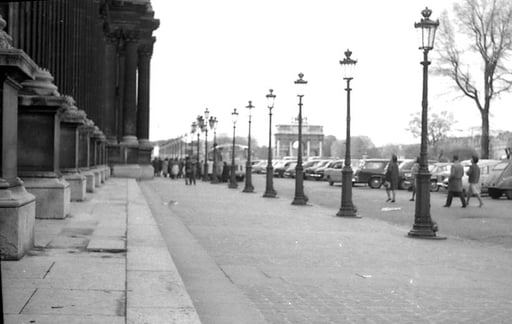 Blick auf den Arc de Triomphe du Carrousel