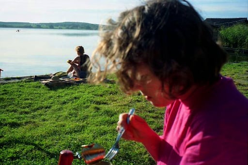 ein Paddlerin kam über den See