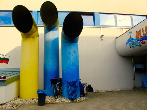 imposante Blech-Skulpturen