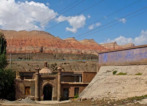 früher eine bedeutende Moschee an der Seidenstrasse - heute kaum mehr beachtet