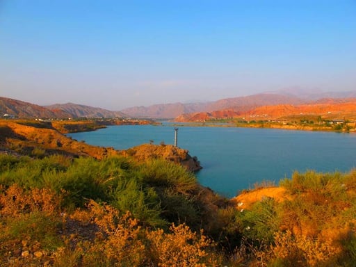 der Stausee bei Kash Kör im Abendlicht