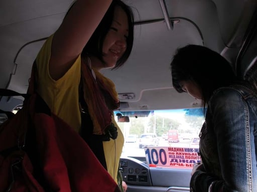 mit der Sammeltaxi der Linie 100 ging es 10 km in Richtung Zentrum