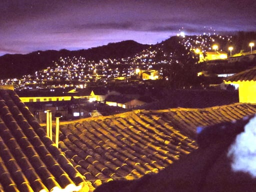 der nächtliche Ausblick auf Cusco von meinem Hostal aus