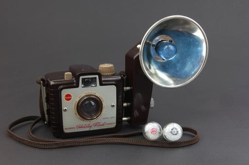 KODAK Brownie Holiday Flash Model Canada ©  engel-art.ch