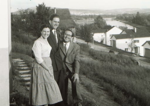Angelina Leutwiler, Toni Leutwiler und Musikverleger Hans Wewerka in Oetwil a.d. Limmat