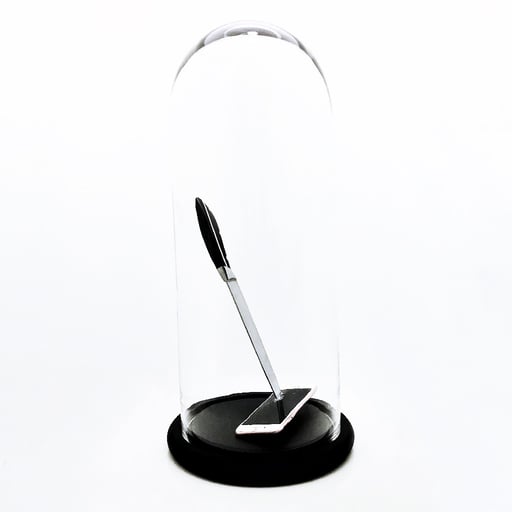 Kunstwerk ( iPhone is dead ) unter Glas 2400.-