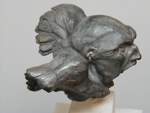 UCELLO. 1996. 30 x 28 x 27 cm. Cemento