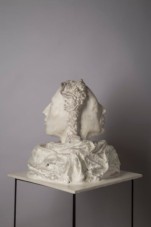 JANO. 2015. 40 x 40 x 42 cm. Yeso