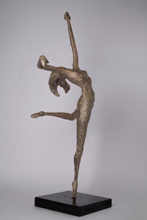 BAILARINA. 1994. 28 X 22 X 59 cm. Cemento