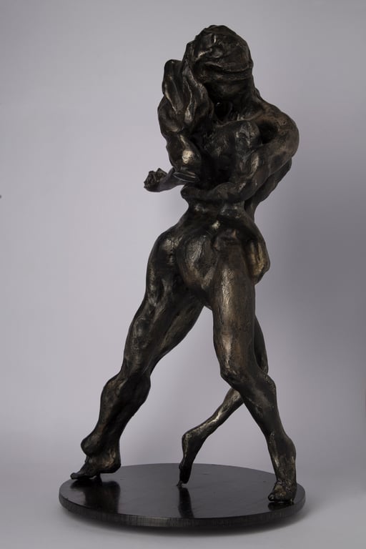 TANGO II. 1999. 27 X 27 X 52 cm. Poliester