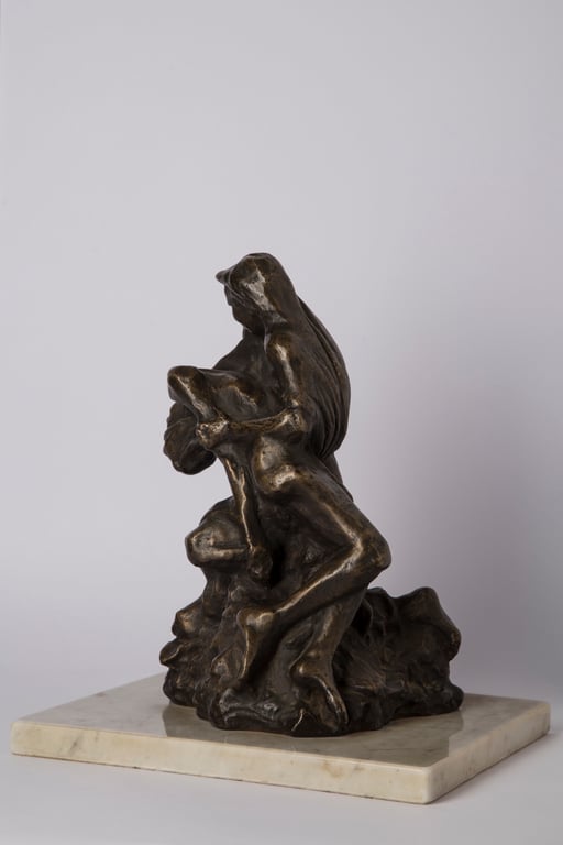 PIEDAD. 1992. 16 X 18 X 27 cm. Bronce