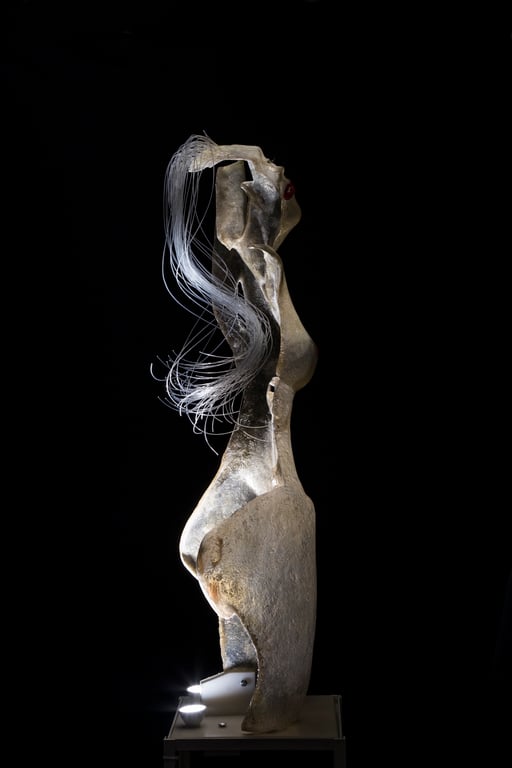 PIEL EROTICA. 2015. 35 x 28 x 100 cm. Poliester