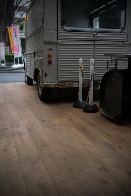 オーク 燻製 フローリング 店舗 アンドウッド 施工例